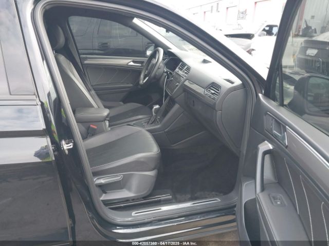 3VVCB7AX6NM165794 Volkswagen Tiguan 2.0t Se R-line Black