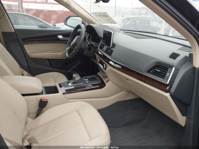 WA1BNAFY5K2049080 Audi Q5 45 Premium