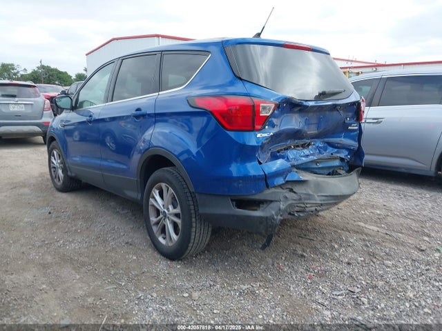 1FMCU0GD2KUB49611 Ford ESCAPE SE