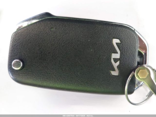 KNDJ23AU6P7198389 KIA SOUL LX