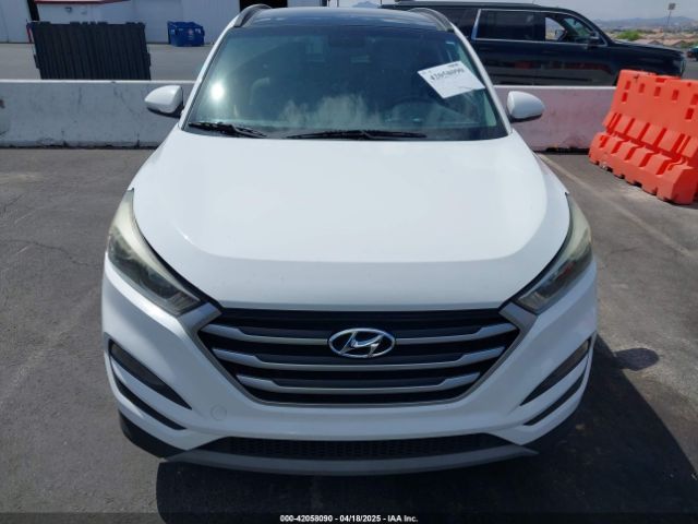 KM8J33A25HU565910 Hyundai Tucson Value