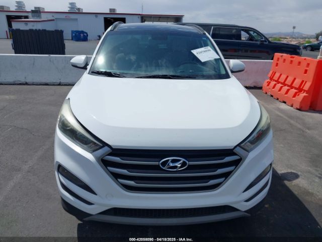 KM8J33A25HU565910 Hyundai Tucson Value
