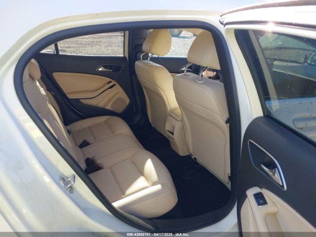 WDCTG4EB2FJ122401 Mercedes-Benz GLA 250