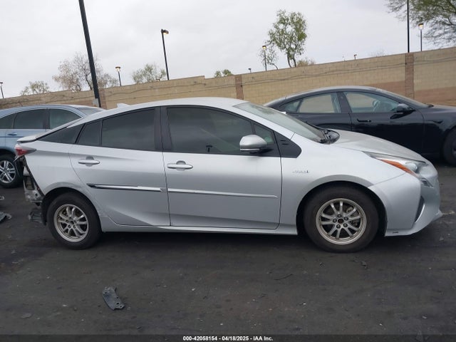 Toyota Prius Two 2016 JTDKBRFU6G3529026 Image 14
