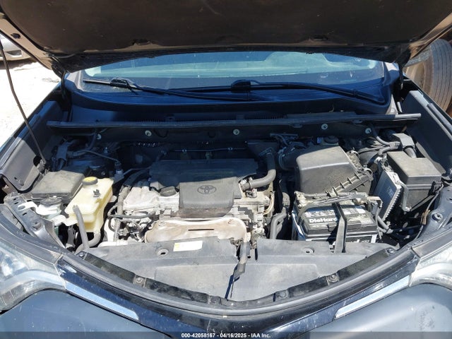2T3ZFREV1GW274702 Toyota RAV4 LE
