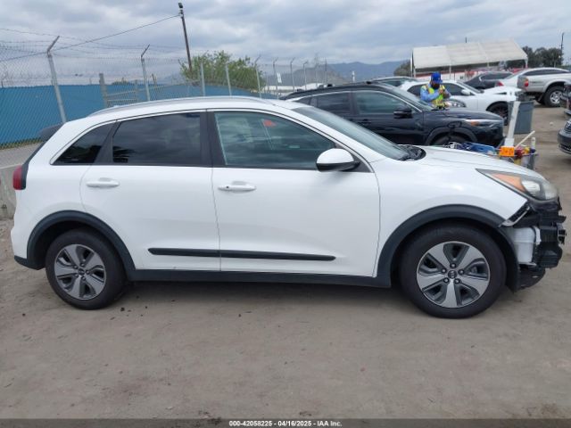 KNDCB3LC0K5243232 KIA NIRO LX