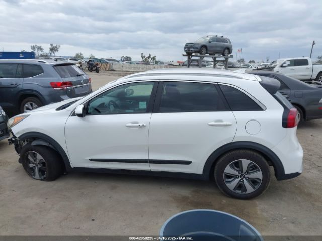 KNDCB3LC0K5243232 KIA NIRO LX