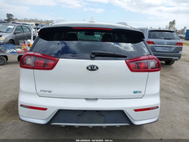 KNDCB3LC0K5243232 KIA NIRO LX