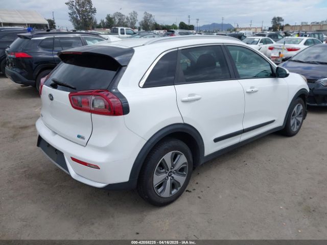 KNDCB3LC0K5243232 KIA NIRO LX