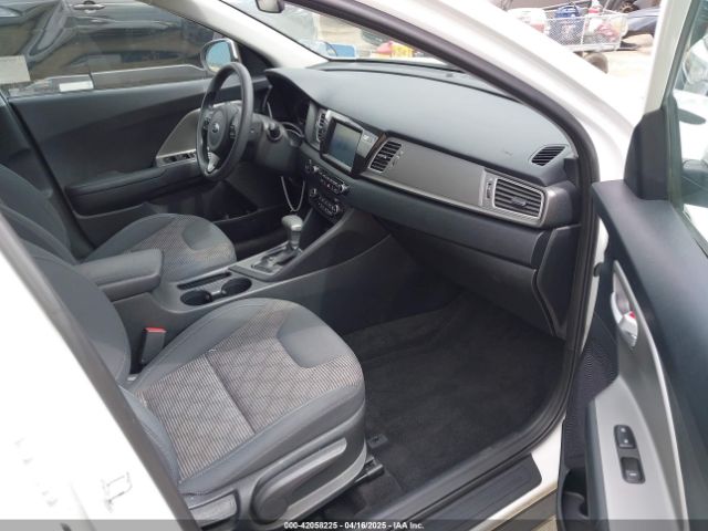 KNDCB3LC0K5243232 KIA NIRO LX