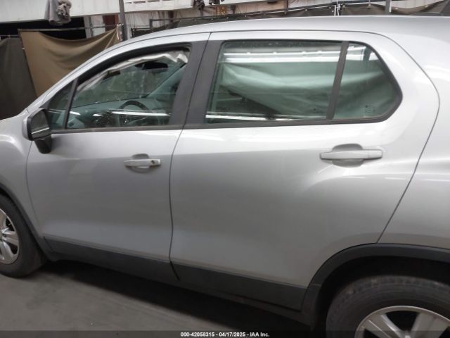 3GNCJKSB1LL137936 Chevrolet Trax Fwd Ls