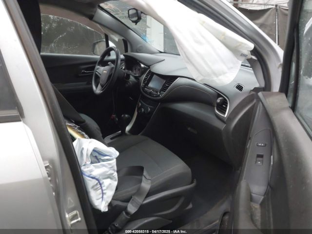 3GNCJKSB1LL137936 Chevrolet Trax Fwd Ls