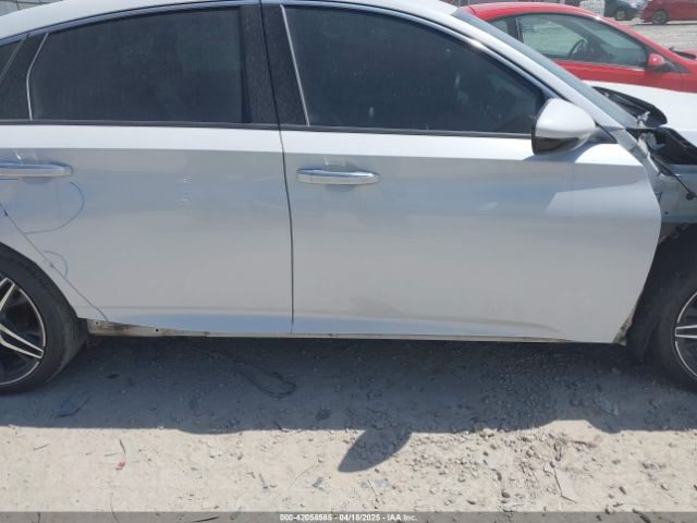 1HGCV3F9XNA007420 Honda Accord Hybrid Touring
