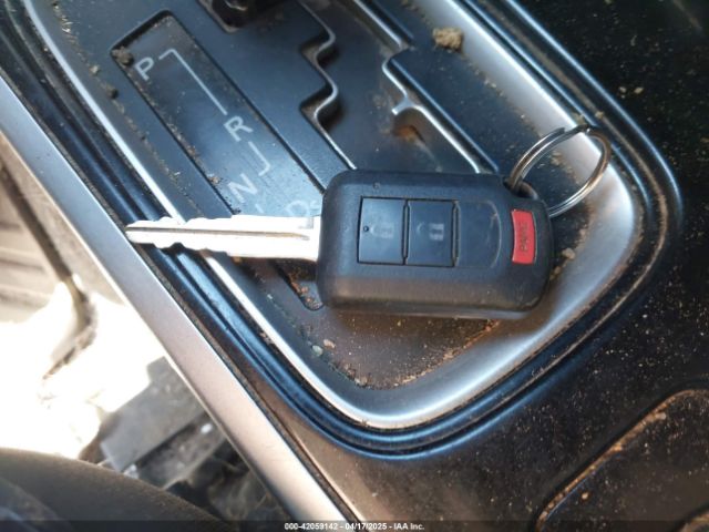 JA4AZ3A37KZ015656 Mitsubishi Outlander Es