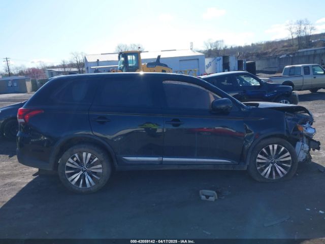 JA4AZ3A37KZ015656 Mitsubishi Outlander Es