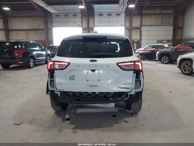1FMCU9G65NUB12899 Ford ESCAPE SE