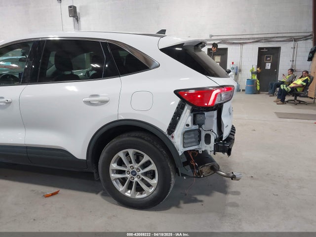 1FMCU9G65NUB12899 Ford ESCAPE SE