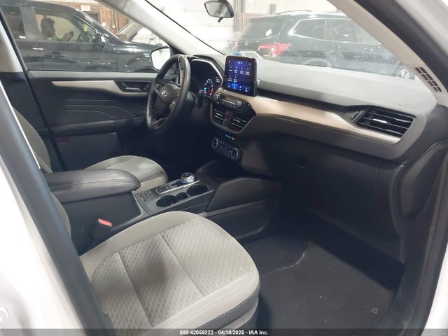 1FMCU9G65NUB12899 Ford ESCAPE SE