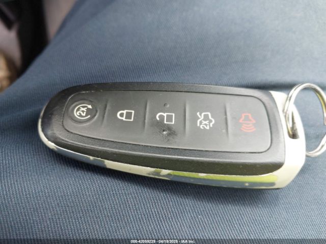 1FMCU0J91HUC13795 Ford Escape Titanium