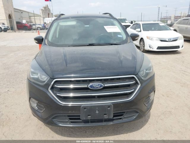 1FMCU0J91HUC13795 Ford Escape Titanium
