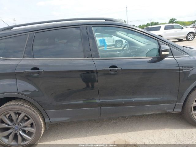 1FMCU0J91HUC13795 Ford Escape Titanium