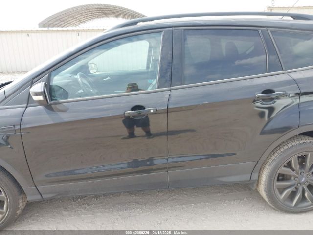 1FMCU0J91HUC13795 Ford Escape Titanium
