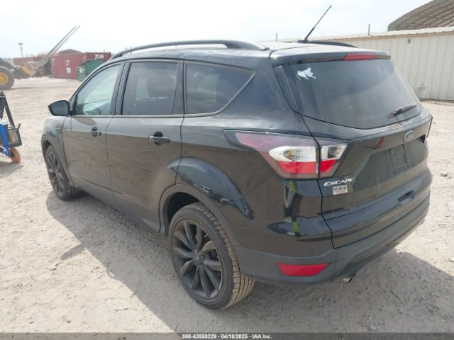 1FMCU0J91HUC13795 Ford Escape Titanium