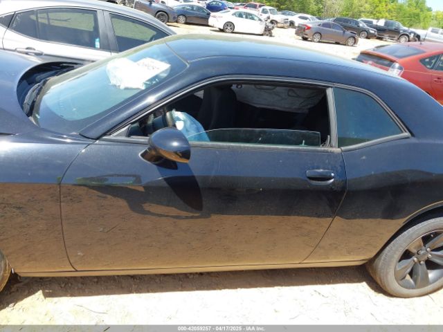 2C3CDZAG9JH123783 Dodge Challenger Sxt