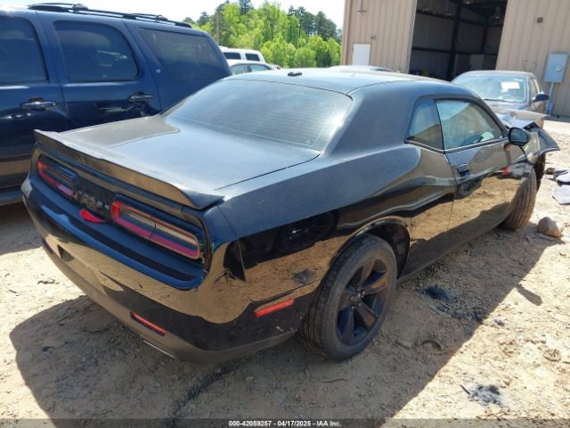 2C3CDZAG9JH123783 Dodge Challenger Sxt