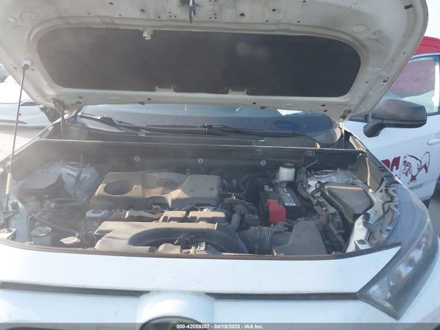 2T3H1RFV1LC038278 Toyota RAV4 LE