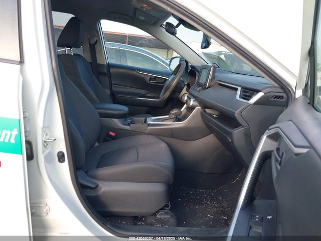 2T3H1RFV1LC038278 Toyota RAV4 LE