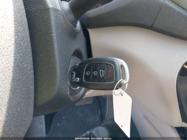 KM8J2CA44JU644303 Hyundai TUCSON SE