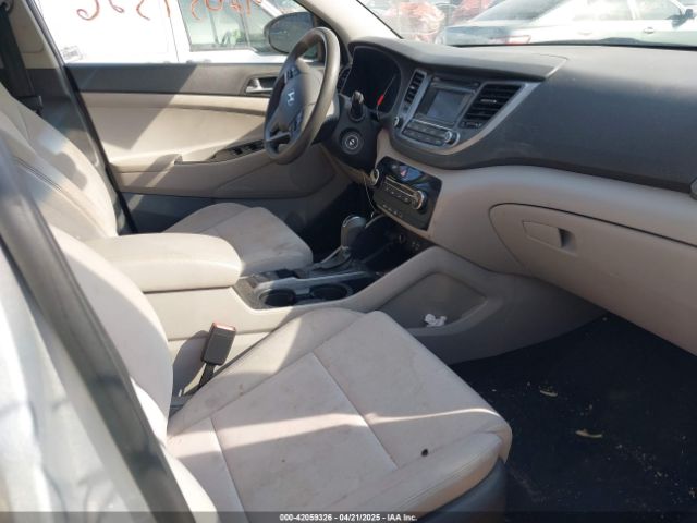 KM8J2CA44JU644303 Hyundai TUCSON SE