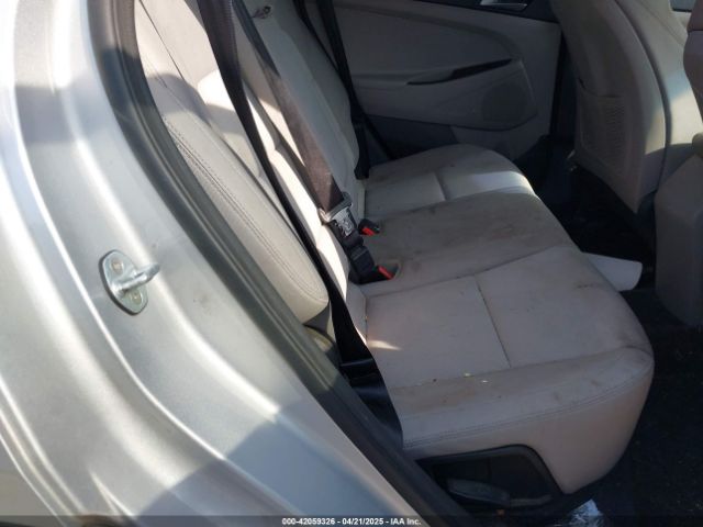 KM8J2CA44JU644303 Hyundai TUCSON SE