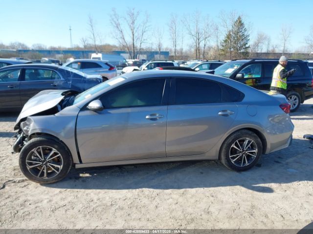 3KPF24ADXRE802833 KIA Forte Lxs