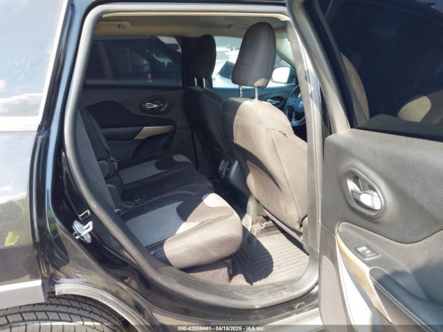 1C4PJLCB8JD620597 Jeep Cherokee Latitude Fwd