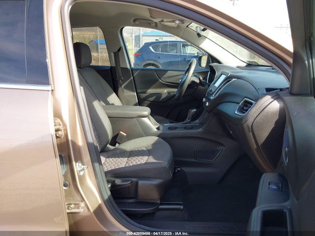 3GNAXJEV6JL255810 Chevrolet EQUINOX LT
