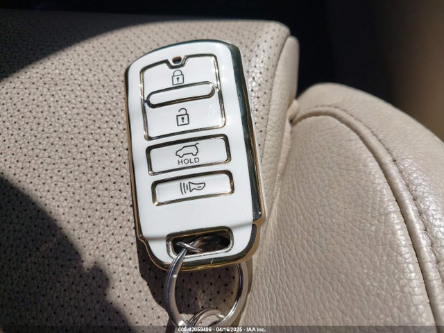 KNALC4J15H5059611 KIA Cadenza Technology
