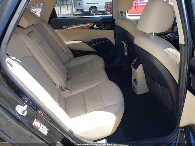 KNALC4J15H5059611 KIA Cadenza Technology