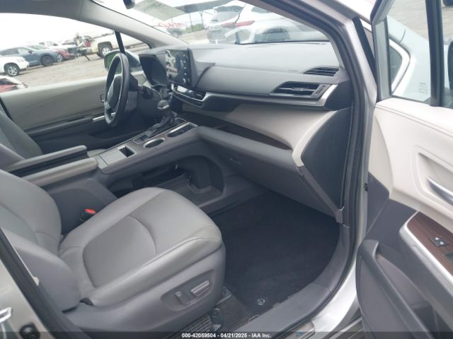 5TDYRKEC4MS043539 Toyota SIENNA XLE