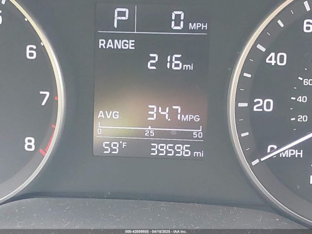 KMHD84LF9HU228306 Hyundai ELANTRA SE