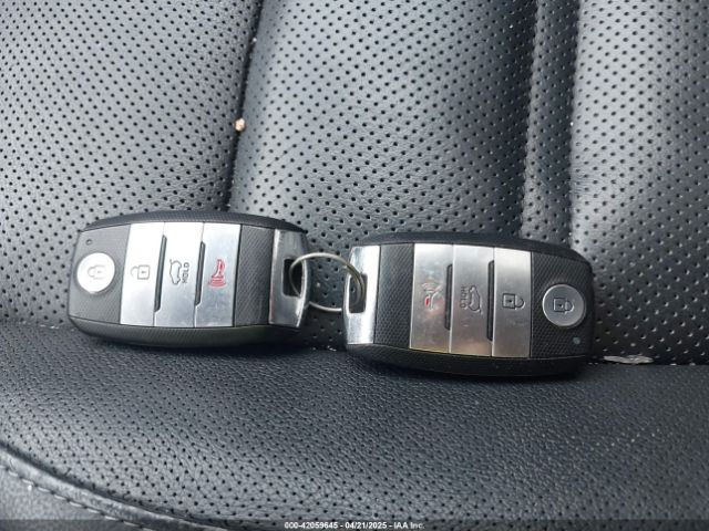 5XYPKDA58HG310610 KIA Sorento 3.3l Sx
