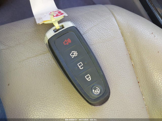 1FMCU0J94EUA67193 Ford Escape Titanium