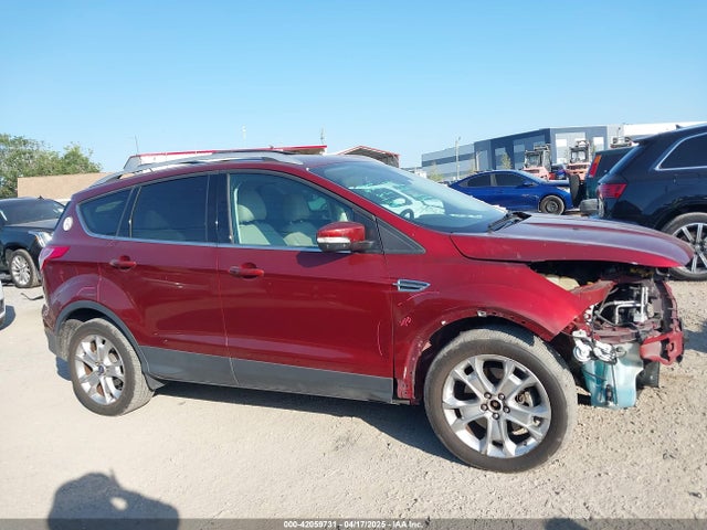 1FMCU0J94EUA67193 Ford Escape Titanium