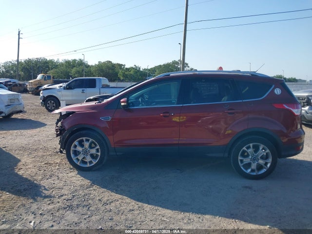 1FMCU0J94EUA67193 Ford Escape Titanium