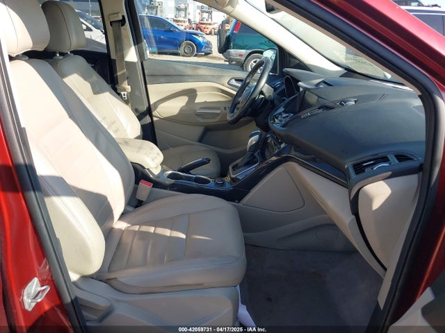 1FMCU0J94EUA67193 Ford Escape Titanium