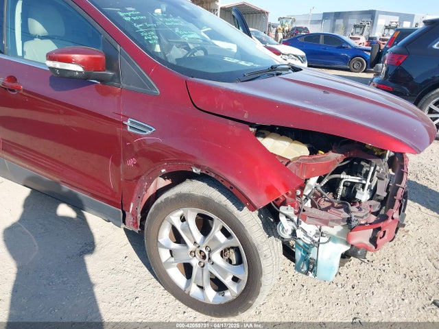 1FMCU0J94EUA67193 Ford Escape Titanium