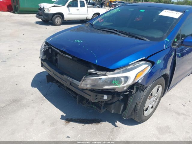 3KPFK4A7XJE257974 KIA FORTE LX