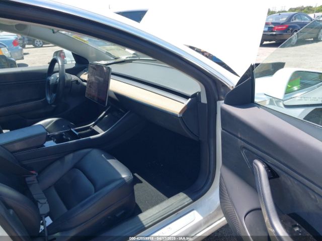 5YJ3E1EAXJF027179 Tesla MODEL 3