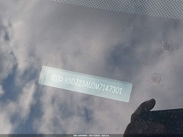 KNDJ23AU3M7147301 KIA SOUL LX